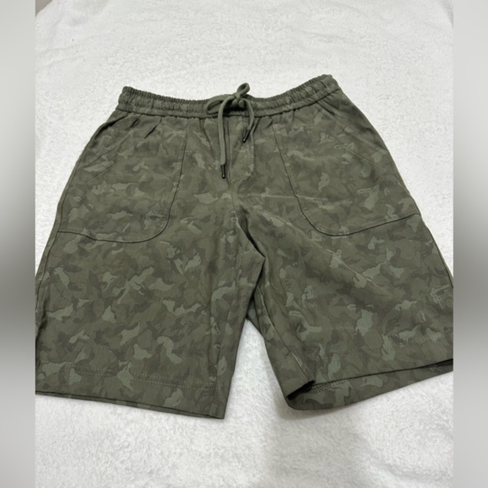 Athleta Camo Farallon Bermuda Knit Shorts